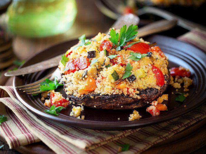 COMBIONLINE - Gebackene Auberginen gefüllt mit Couscous, gebacken mit ...