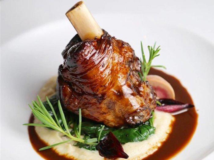 COMBIONLINE - Lamb shank with potato and jerusalem artichoke mash