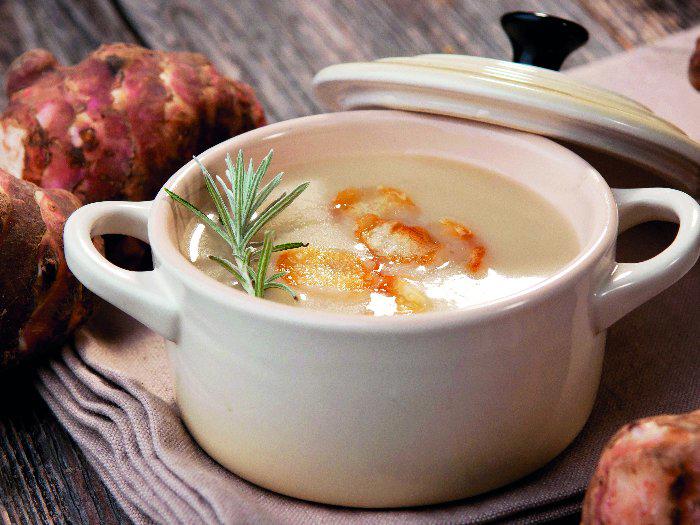 COMBIONLINE - Jerusalem Artichoke soup with smoked trout and saffron potatoes