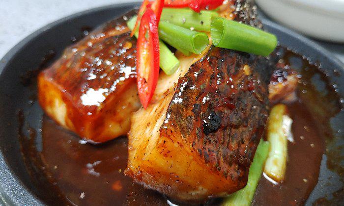 COMBIONLINE - Glaze Snake Head fish with black pepper and coconut juice