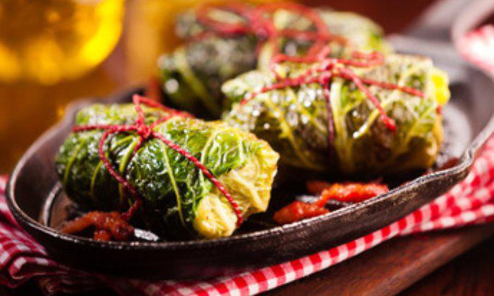 COMBIONLINE - Shredded duck meat baked in a cabbage leaf