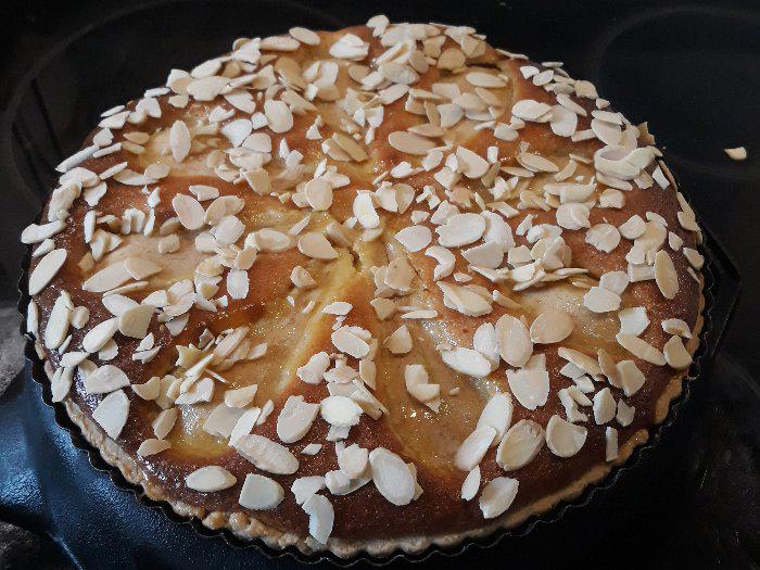 COMBIONLINE - Pear frangipane with toasted almonds