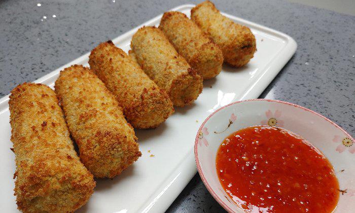 COMBIONLINE - Crispy fried shrimp and avocado bread roll
