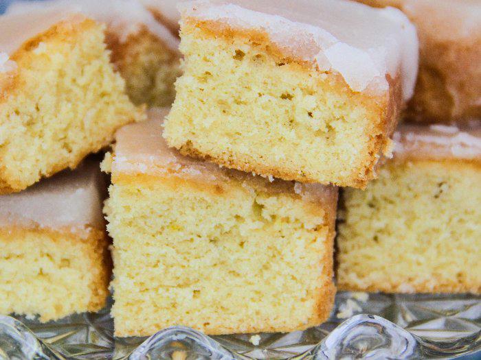 COMBIONLINE - Lemon drizzle traybake