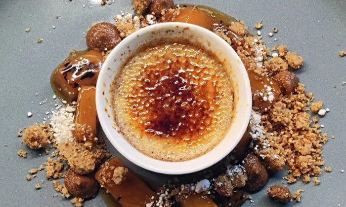 COMBIONLINE - Creme Catalan with pineapple ragout
