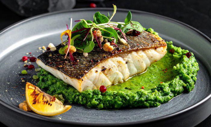 COMBIONLINE - sous-vide bream with spinach mousse