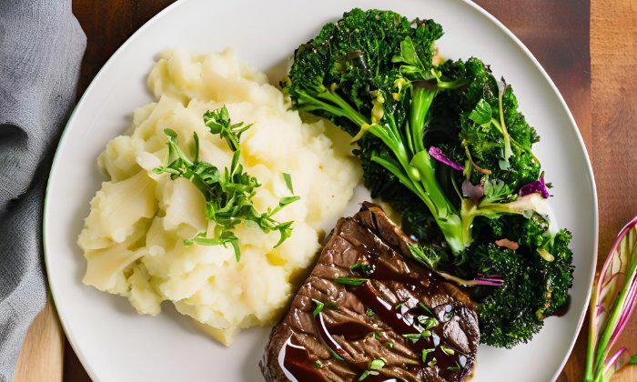 COMBIONLINE - Planted Schmorsteak | wild broccoli | mashed potatoes | red wine jus